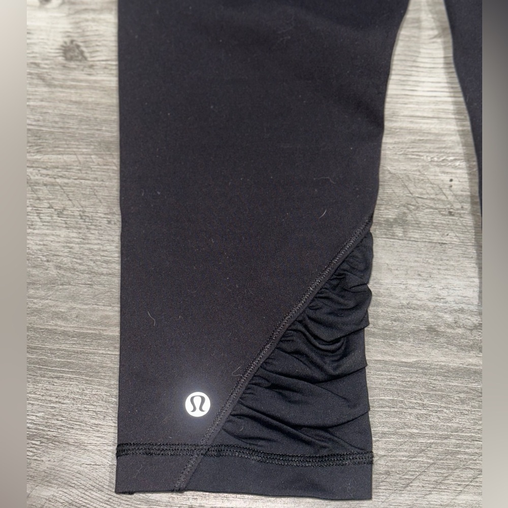 Lululemon Crop Il Leggings - Picture 3 of 6